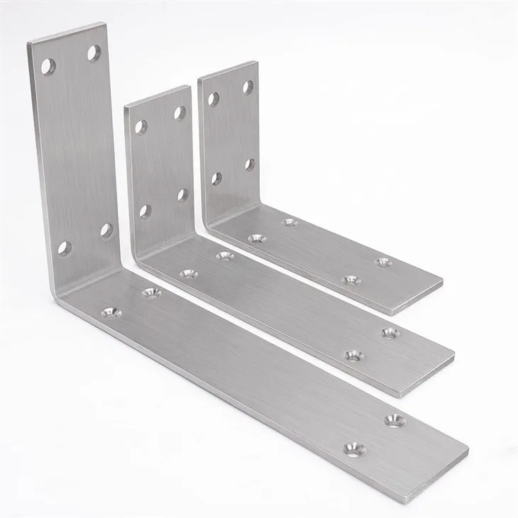 Удебелена метална скоба